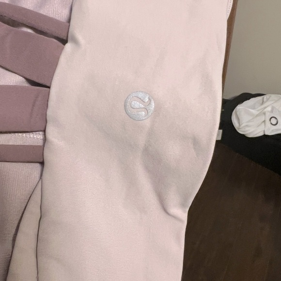 Lululemon sports bra - Picture 3 of 4